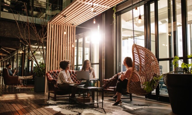 3 women at a meeting in a restaurant