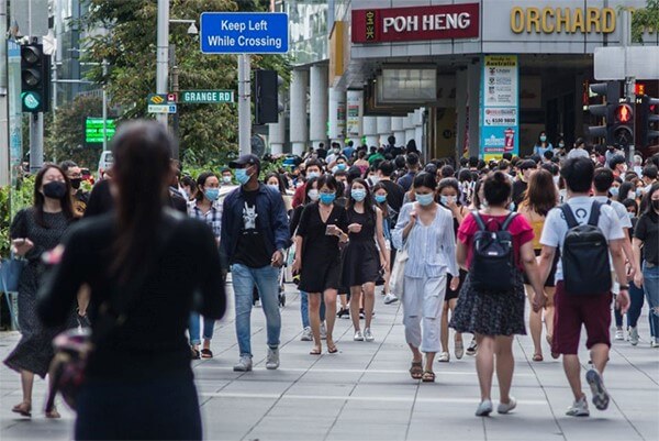 Crowd crossing the lanes